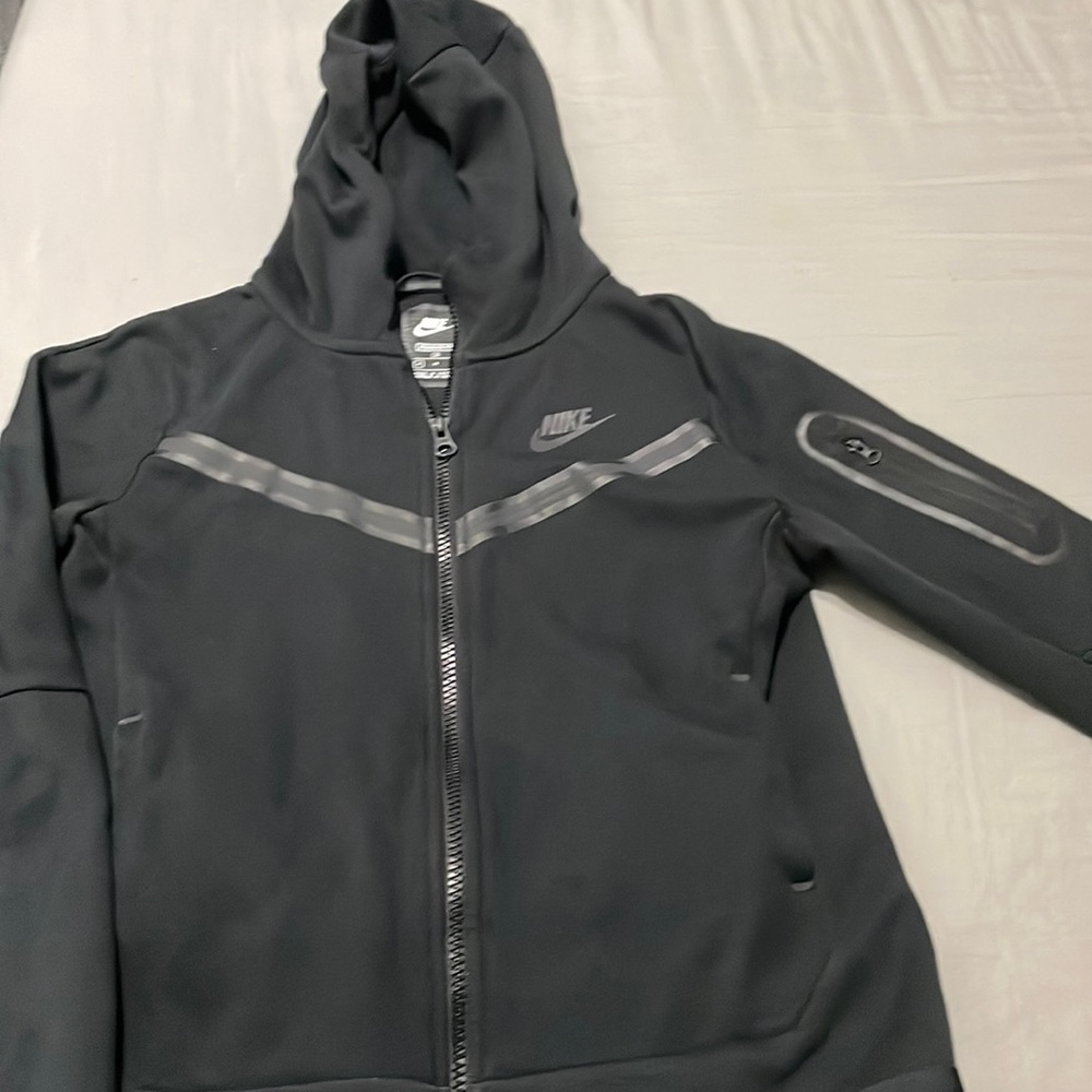Nike Sports Tech Youth Medium